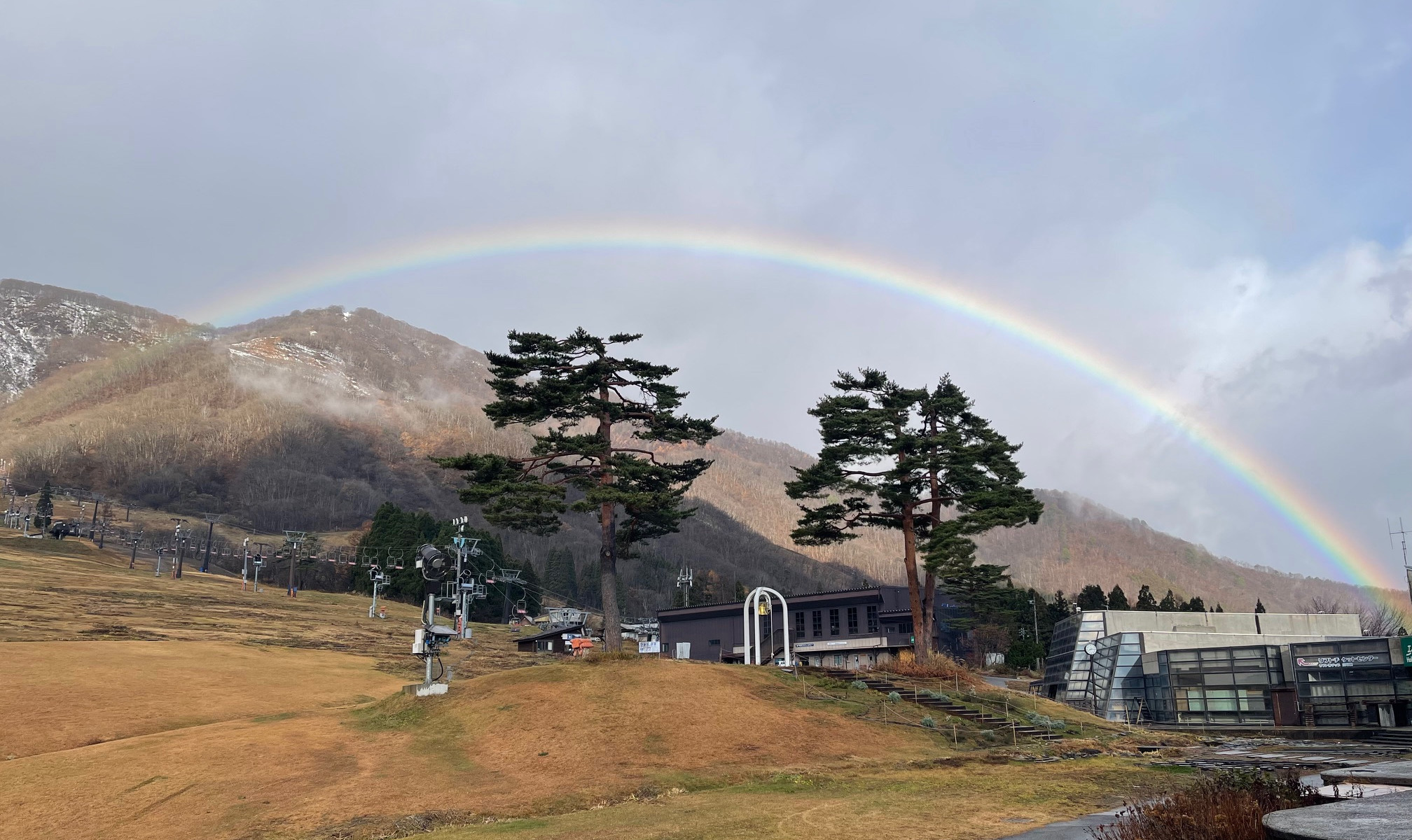 swiper-MainTop-6-rainbow.jpg